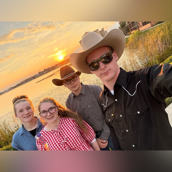 Hey y’all! 🪩💖 - Picture 5 of 13